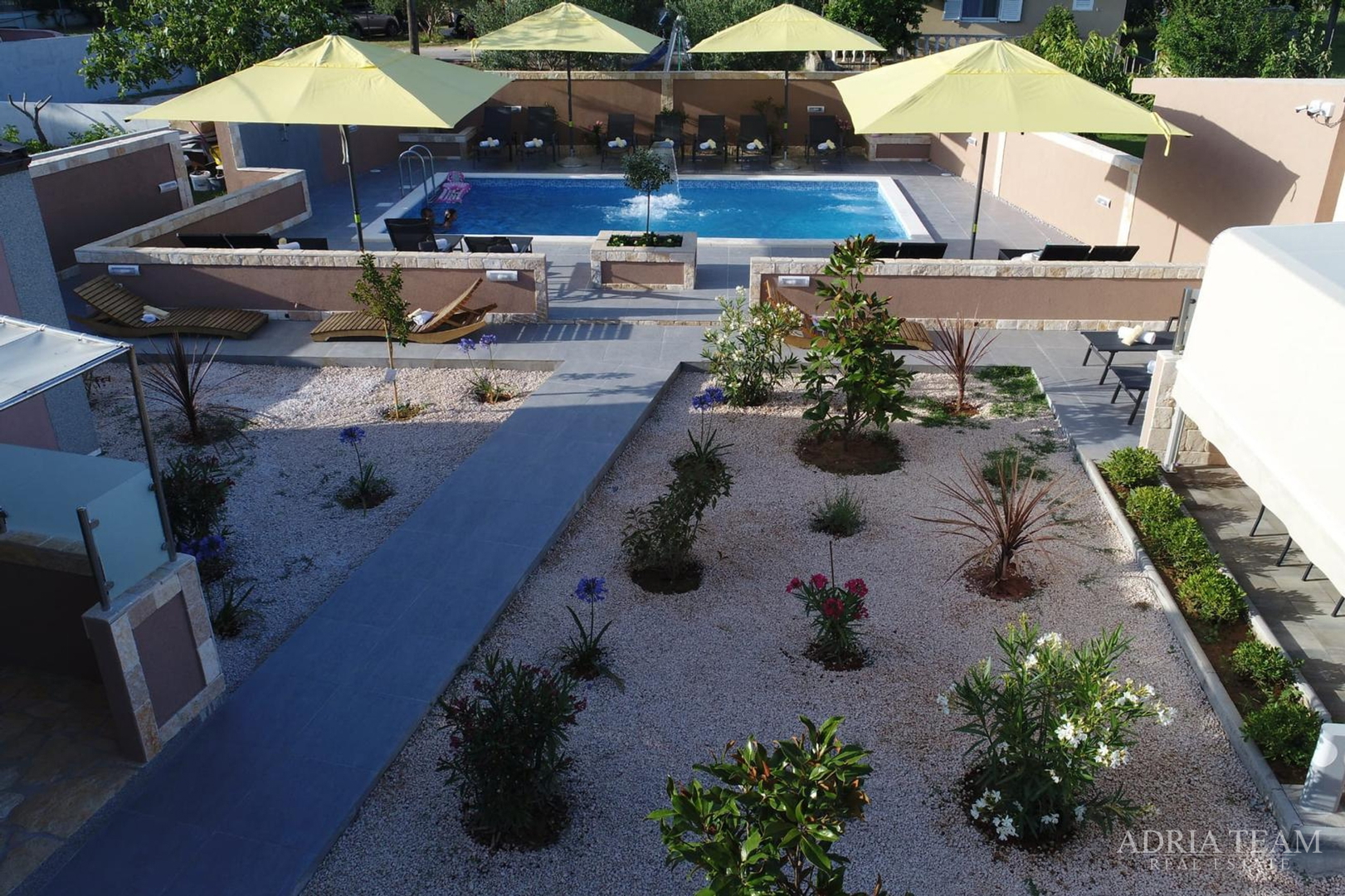 Apartment im Untergeschoss mit Pool und großem Garten - Privlaka