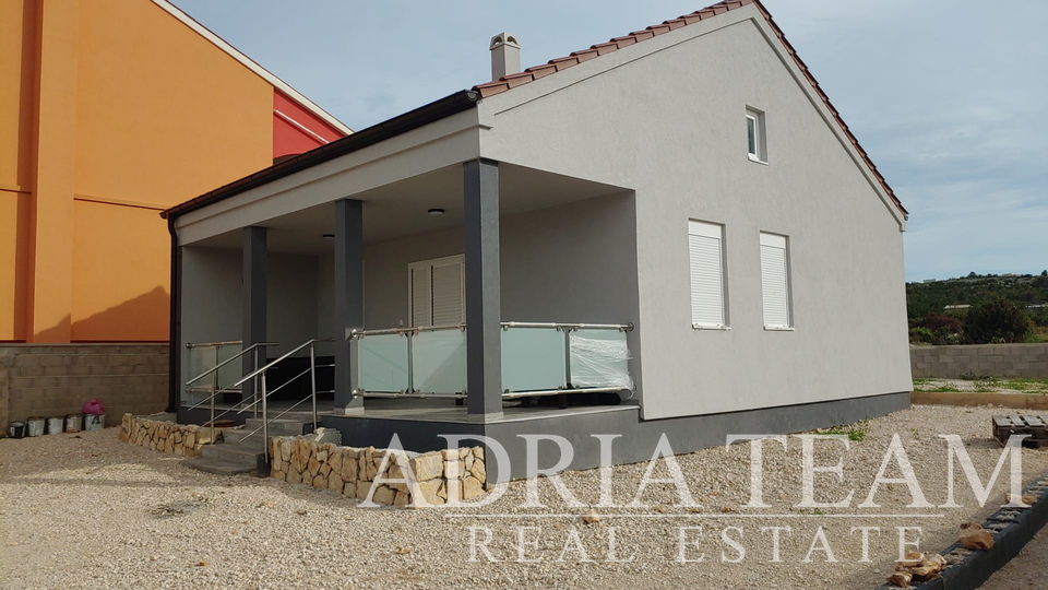 HAUS IM NEUBAU - RAŽANAC