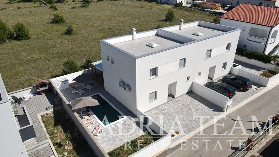 VILLA WITH A POOL, 350 m FROM THE SEA, VIR - ZADAR