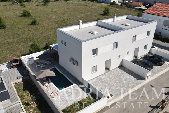 VILLA WITH A POOL, 350 m FROM THE SEA, VIR - ZADAR