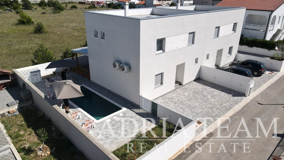 VILLA WITH A POOL, 350 m FROM THE SEA, VIR - ZADAR
