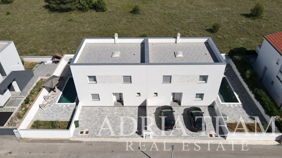VILLA WITH A POOL, 350 m FROM THE SEA, VIR - ZADAR