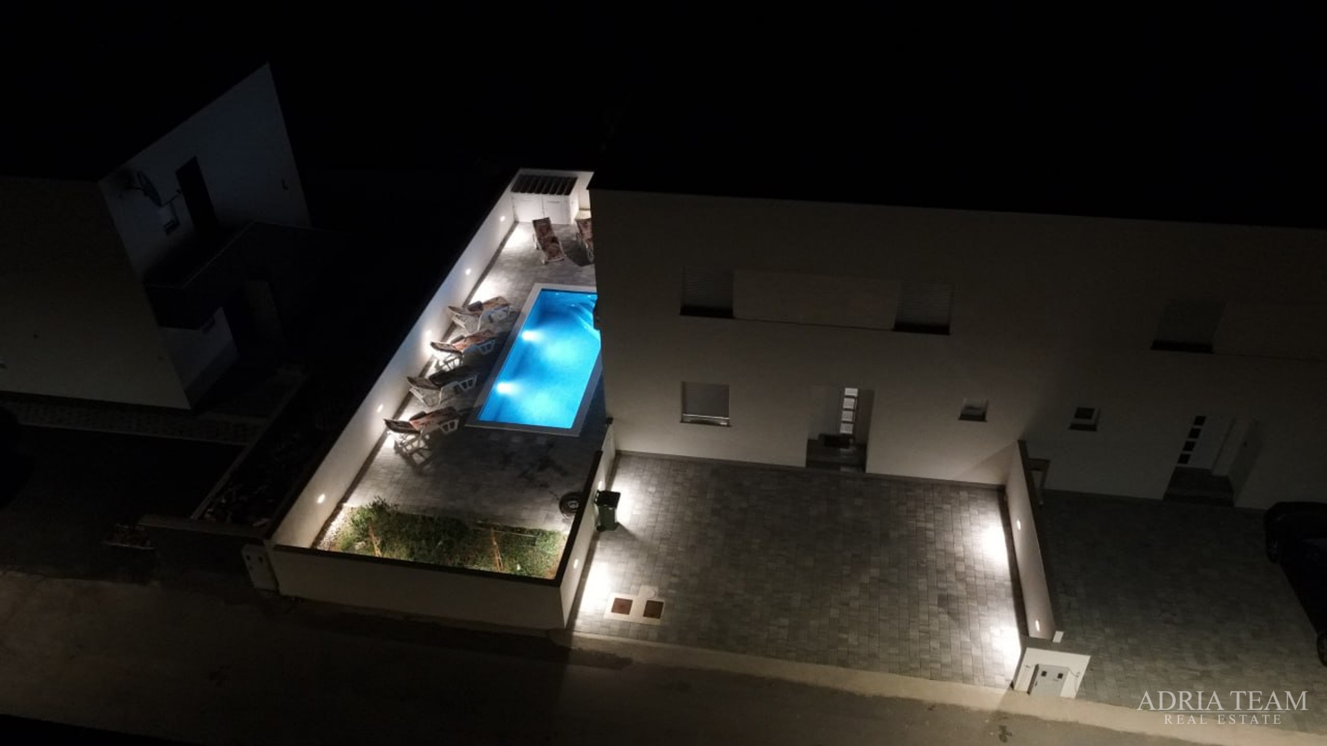 VILA S BAZENOM, 350 m OD MORA, VIR - ZADAR