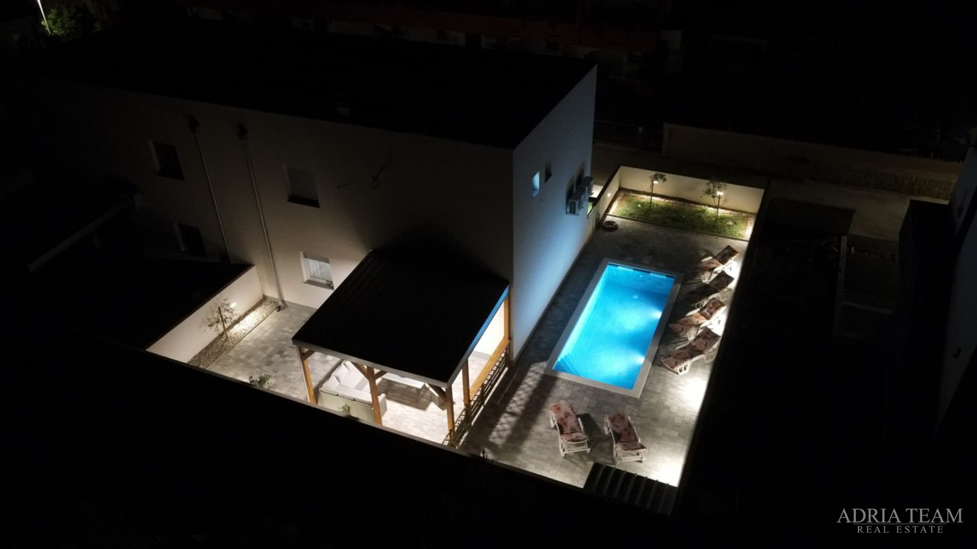 VILA S BAZENOM, 350 m OD MORA, VIR - ZADAR