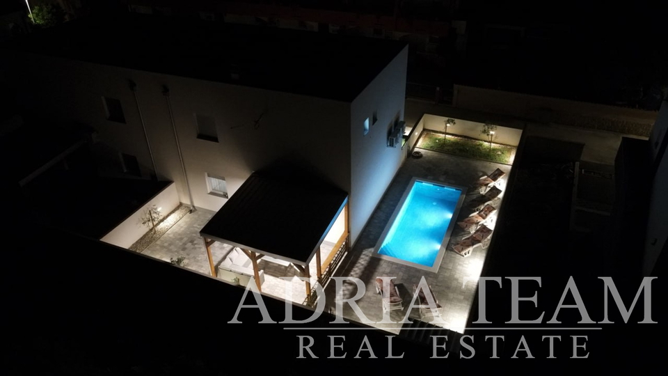 VILLA WITH A POOL, 350 m FROM THE SEA, VIR - ZADAR