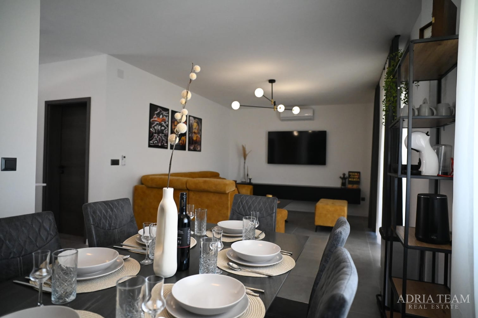 VILA S BAZENOM, 350 m OD MORA, VIR - ZADAR