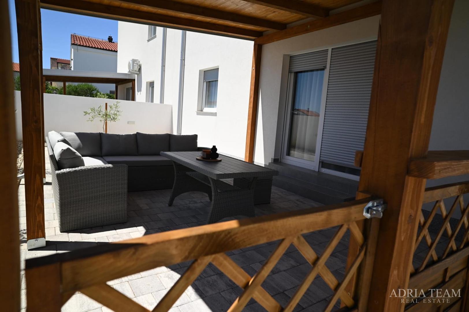 VILA S BAZENOM, 350 m OD MORA, VIR - ZADAR