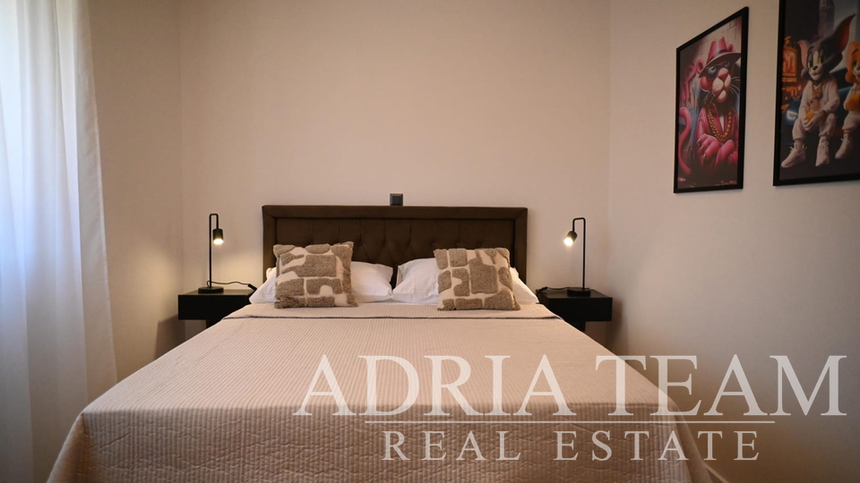 VILLA WITH A POOL, 350 m FROM THE SEA, VIR - ZADAR