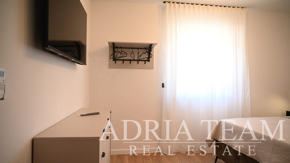 VILLA WITH A POOL, 350 m FROM THE SEA, VIR - ZADAR