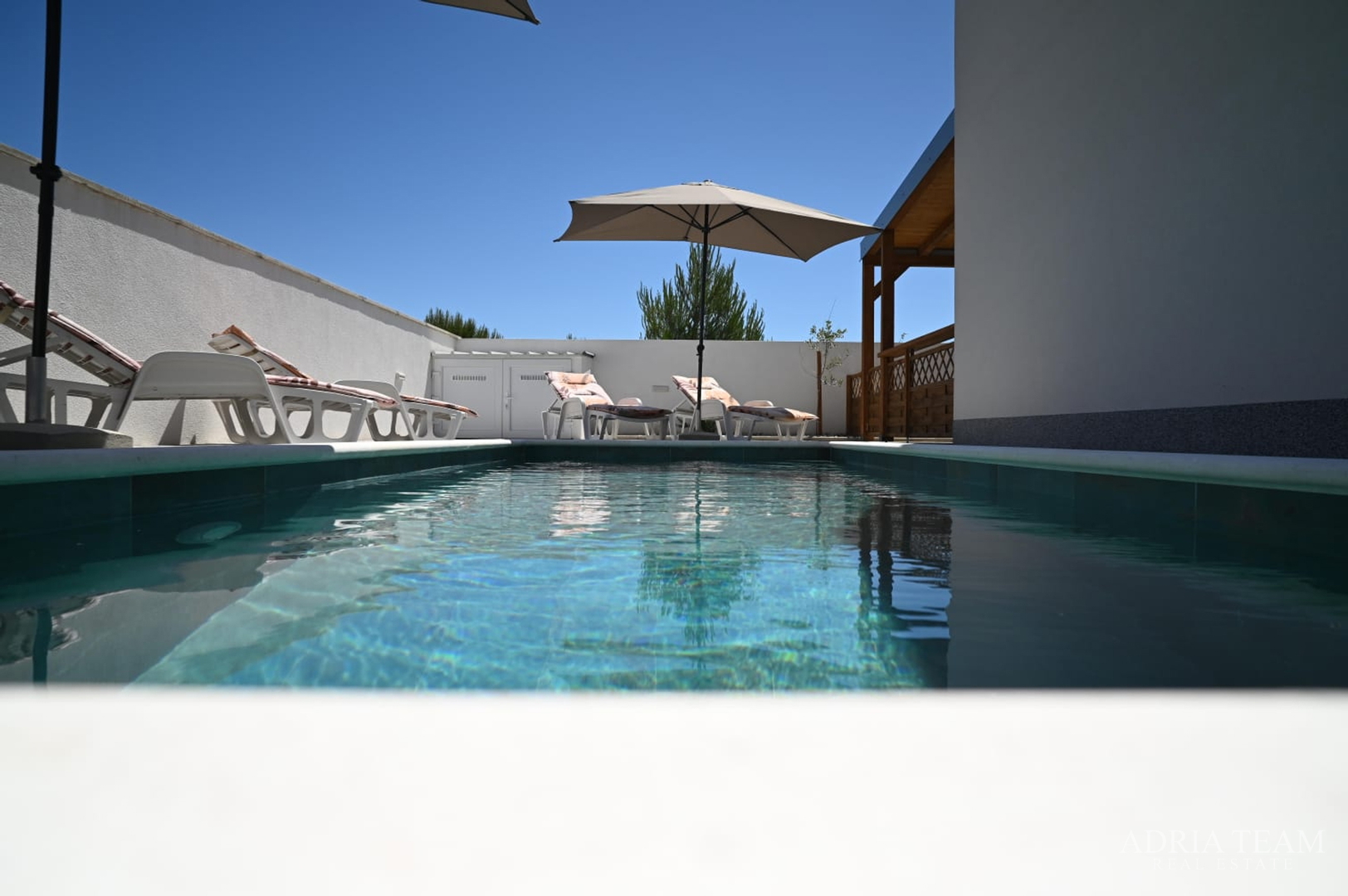 VILA S BAZENOM, 350 m OD MORA, VIR - ZADAR