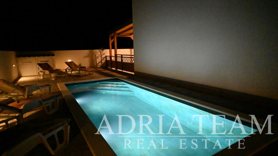 VILLA WITH A POOL, 350 m FROM THE SEA, VIR - ZADAR