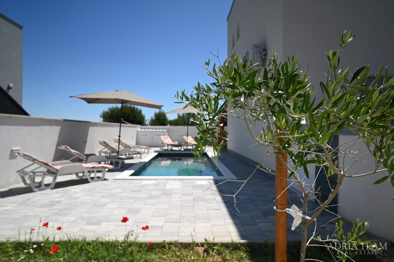 VILA S BAZENOM, 350 m OD MORA, VIR - ZADAR