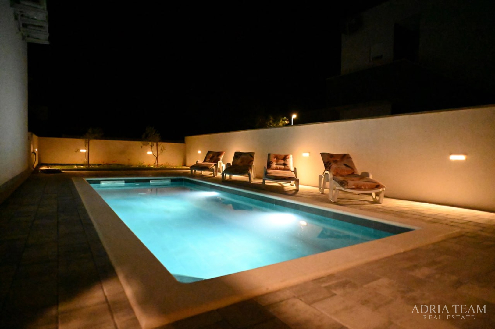 VILA S BAZENOM, 350 m OD MORA, VIR - ZADAR