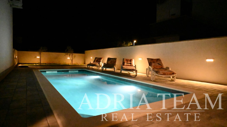 VILLA WITH A POOL, 350 m FROM THE SEA, VIR - ZADAR