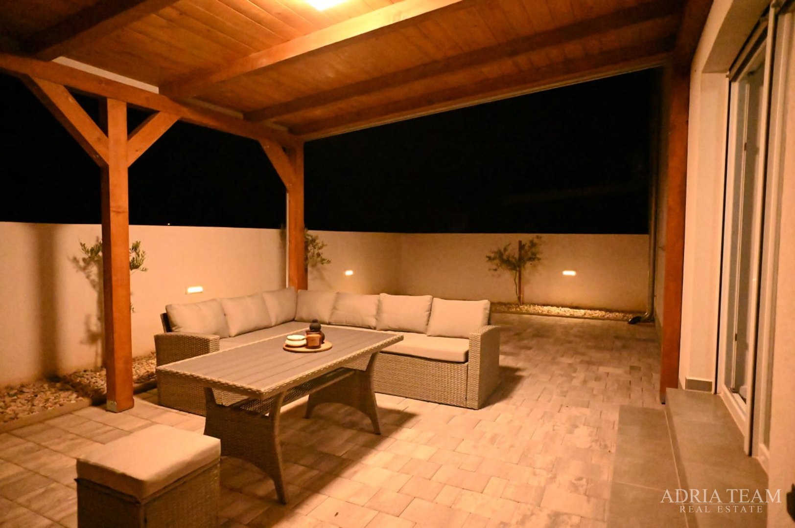 VILA S BAZENOM, 350 m OD MORA, VIR - ZADAR