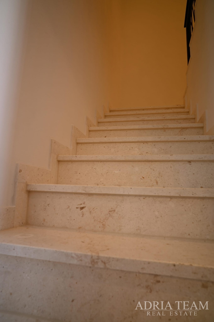 VILA S BAZENOM, 350 m OD MORA, VIR - ZADAR