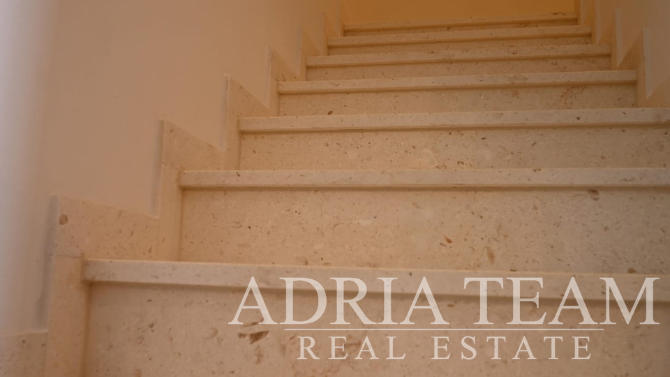 VILLA WITH A POOL, 350 m FROM THE SEA, VIR - ZADAR