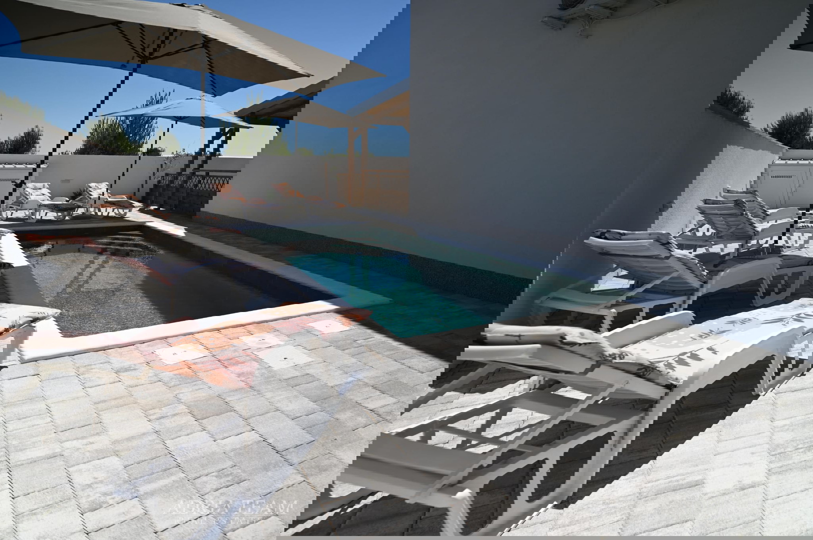 VILA S BAZENOM, 350 m OD MORA, VIR - ZADAR