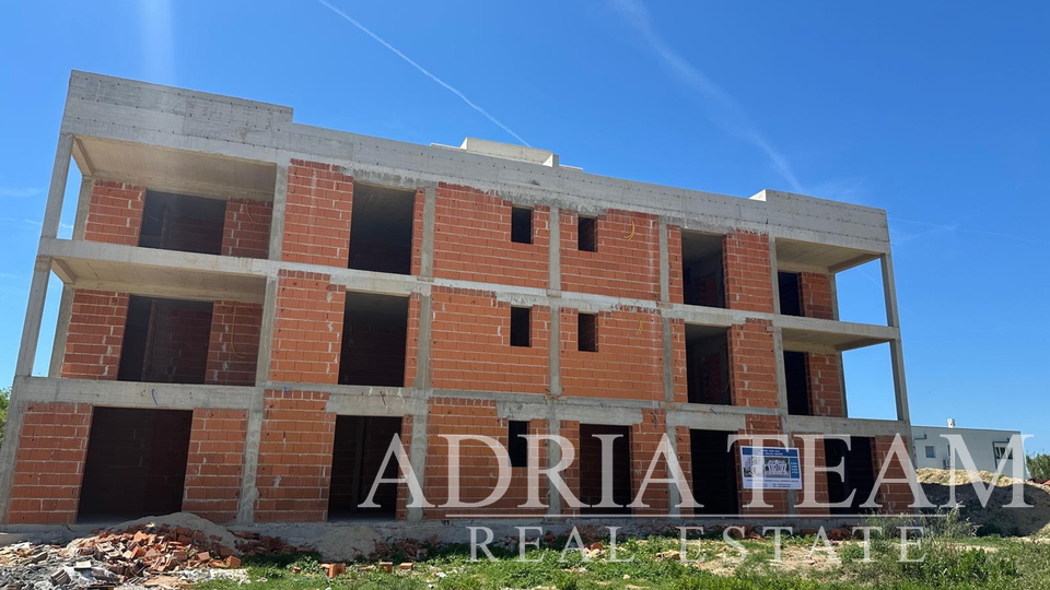 LJETNA AKCIJA! APARTMANI S POGLEDOM NA MORE I VELEBIT, 400 m OD MORA, SABUNIKE - ZADAR
