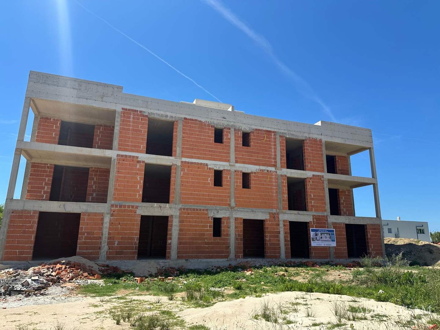 LJETNA AKCIJA! PENTHOUSE S KROVNOM TERASOM I POGLEDOM NA MORE, 400 m OD MORA, SABUNIKE - ZADAR