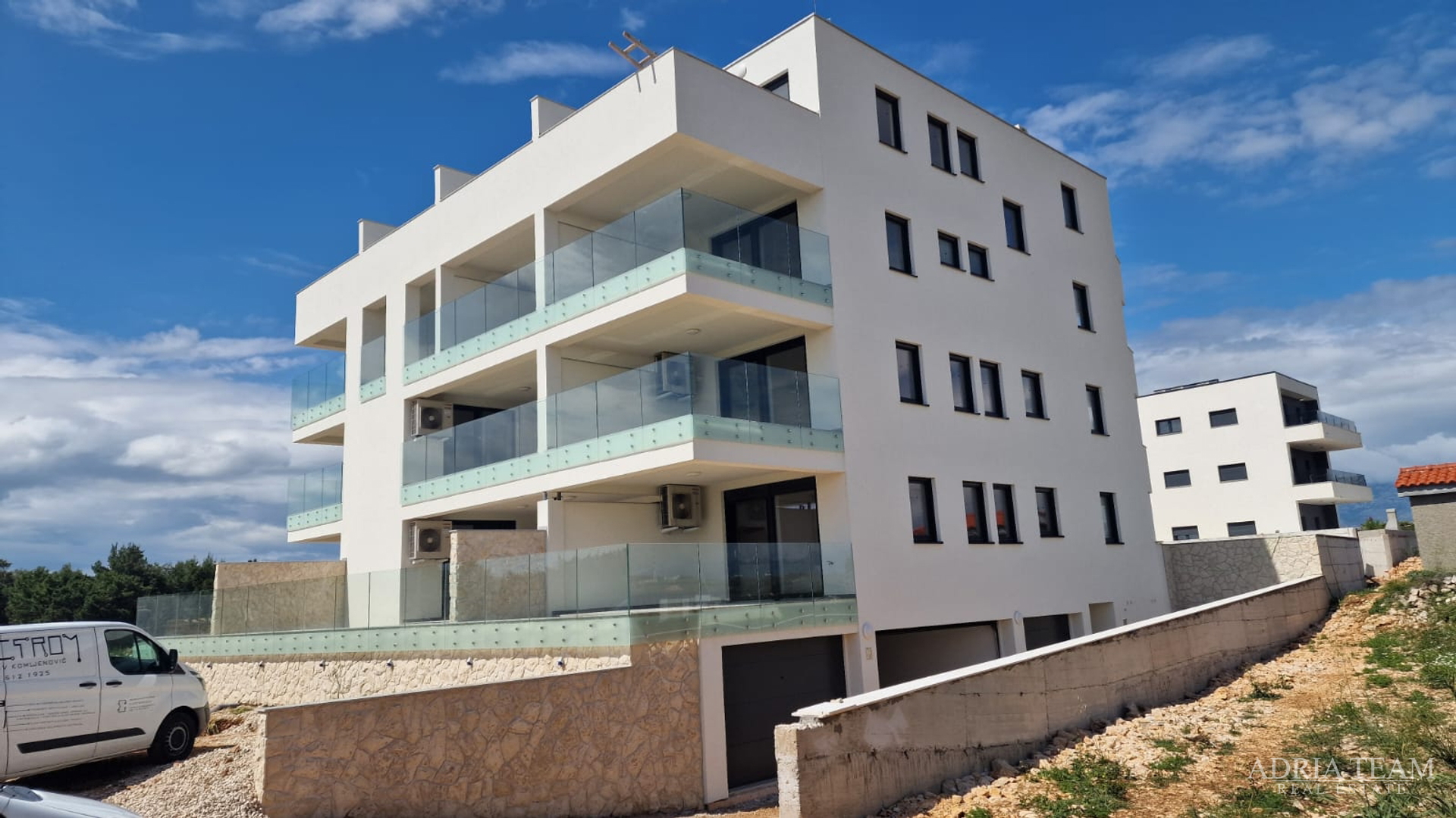 APARTMENTS IN A RESIDENTIAL BUILDING IN NEW CONSTRUCTION, 270 m FROM THE SEA - POVLJANA, PAG