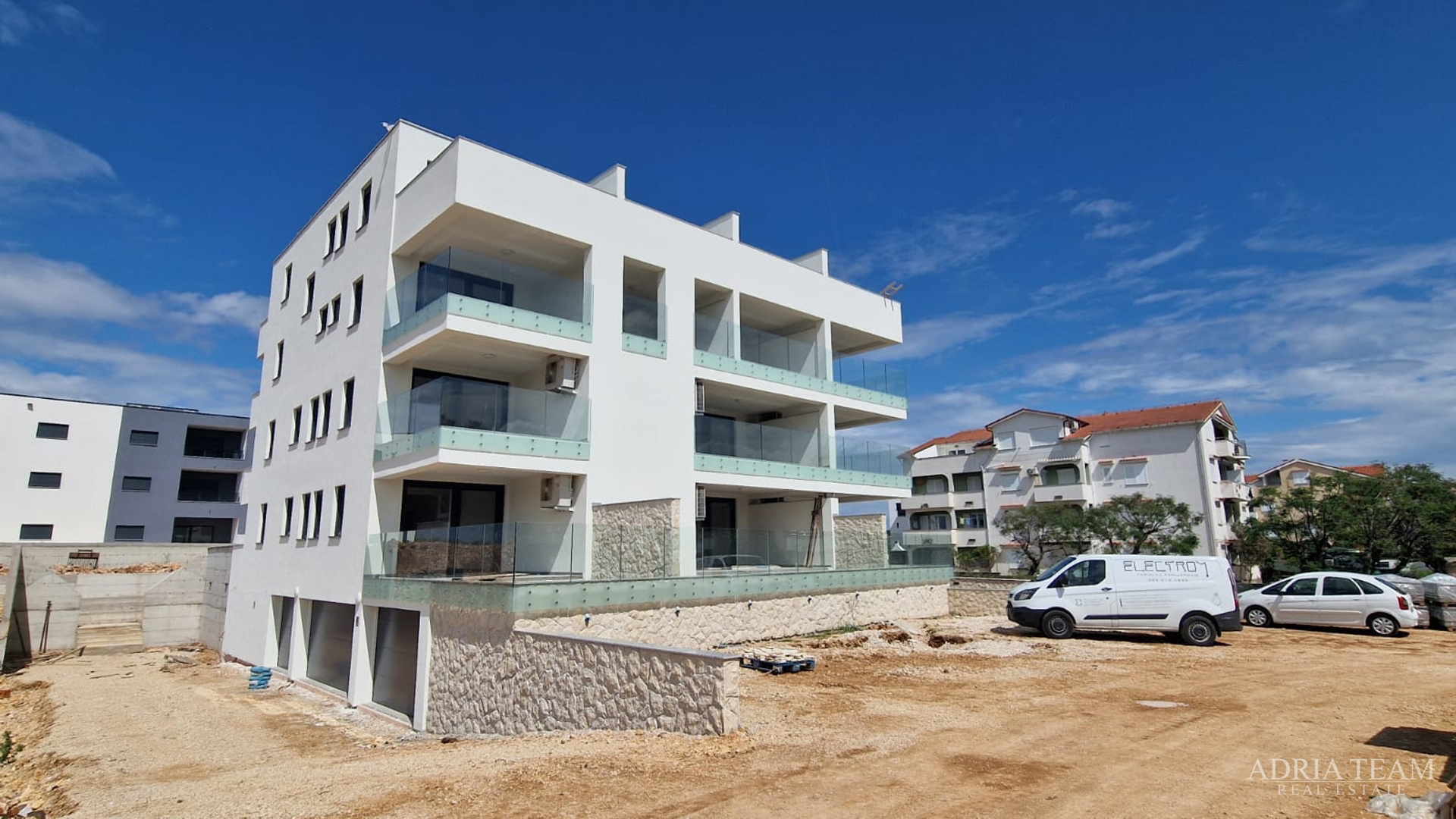 APARTMENTS IN A RESIDENTIAL BUILDING IN NEW CONSTRUCTION, 270 m FROM THE SEA - POVLJANA, PAG