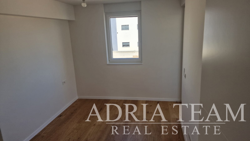 APARTMANI U STAMBENOJ ZGRADI U NOVOGRADNJI, 270 m OD MORA - POVLJANA, PAG