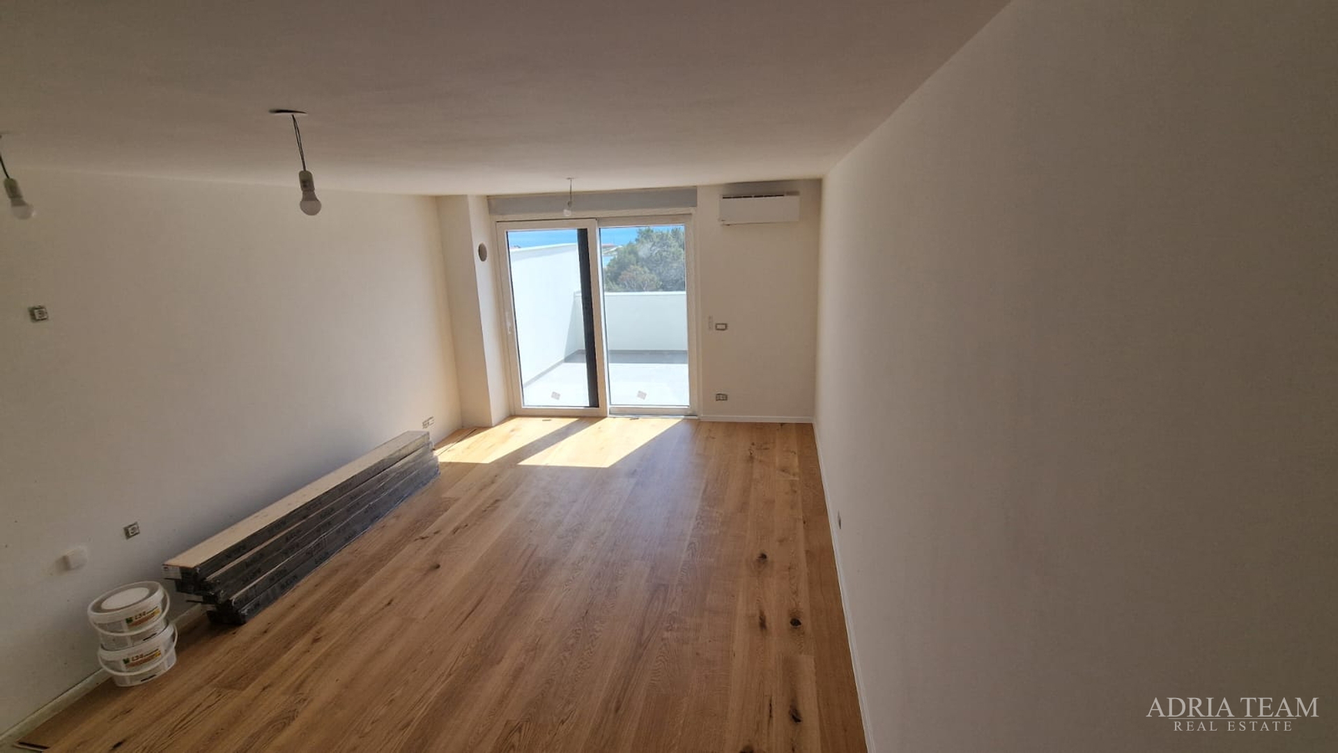 APARTMENTS IN A RESIDENTIAL BUILDING IN NEW CONSTRUCTION, 270 m FROM THE SEA - POVLJANA, PAG