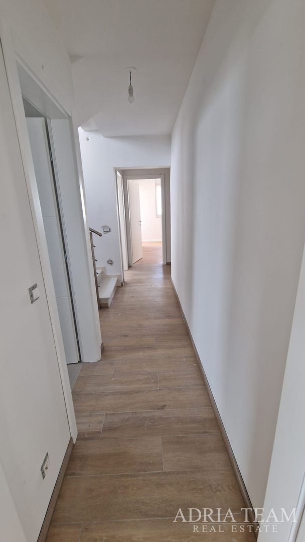 APARTMENTS IN A RESIDENTIAL BUILDING IN NEW CONSTRUCTION, 270 m FROM THE SEA - POVLJANA, PAG