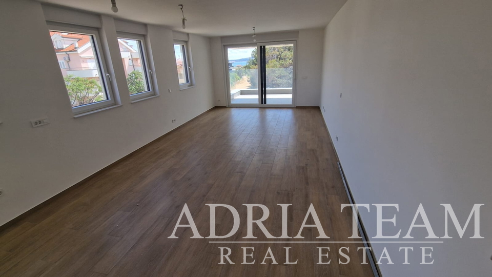 APARTMANI U STAMBENOJ ZGRADI U NOVOGRADNJI, 270 m OD MORA - POVLJANA, PAG