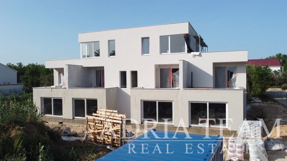 BYTY S ZAHRADOU V BYTOVÉM DOMĚ, NOVOSTAVBA - PRIVLAKA