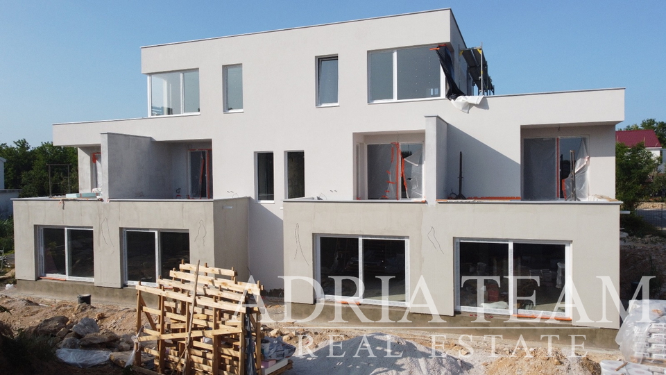 BYTY S ZAHRADOU V BYTOVÉM DOMĚ, NOVOSTAVBA - PRIVLAKA