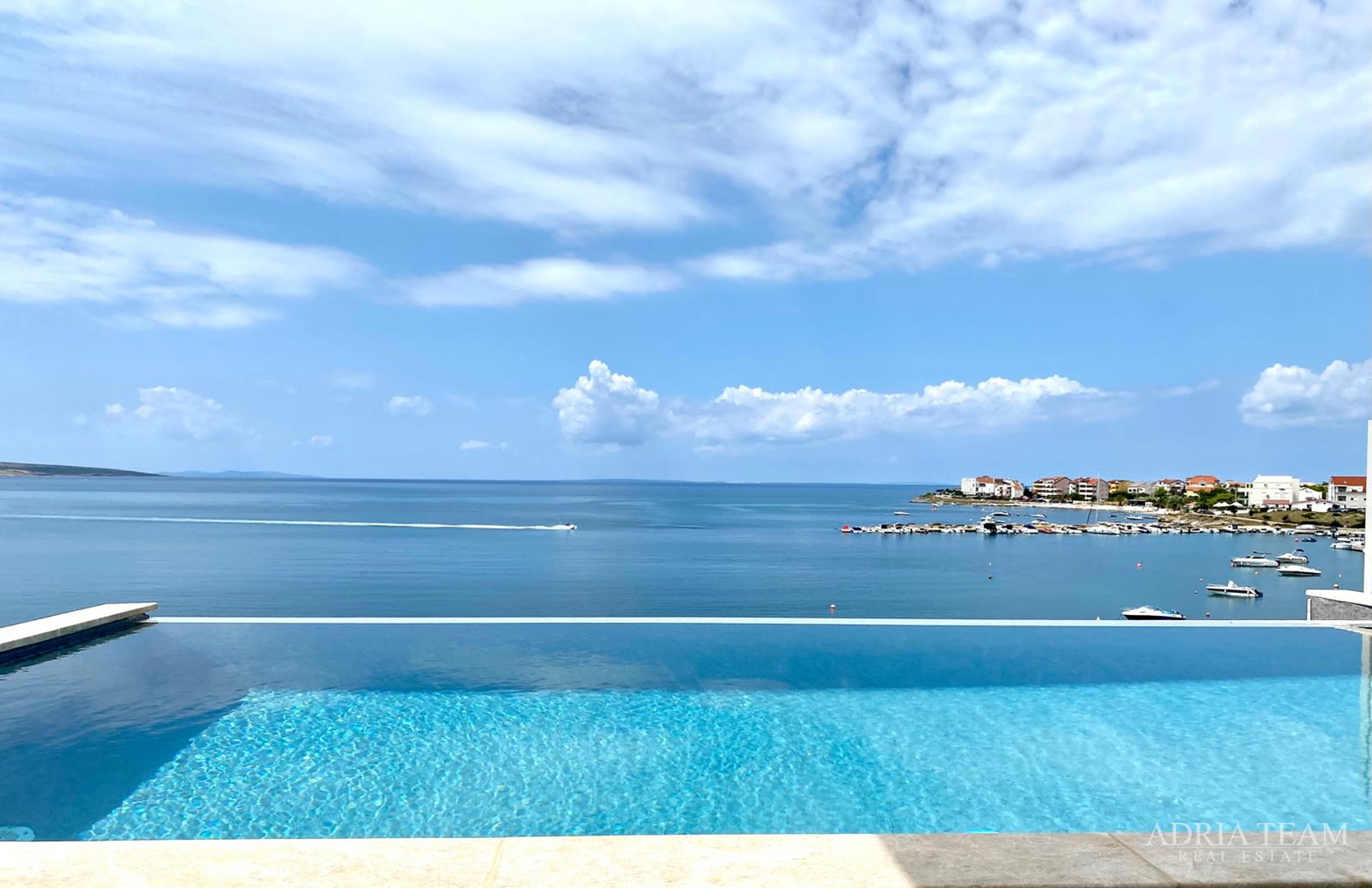 LUKSUZAN DVOETAŽNI APARTMAN, PRVI RED DO MORA, NOVOGRADNJA - POVLJANA, PAG