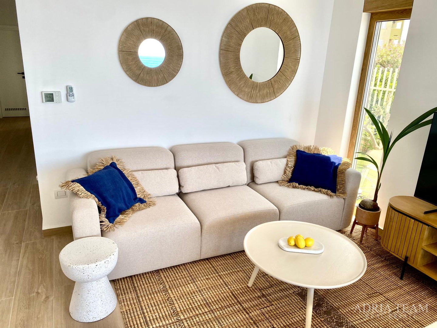 LUKSUZAN DVOETAŽNI APARTMAN, PRVI RED DO MORA, NOVOGRADNJA - POVLJANA, PAG