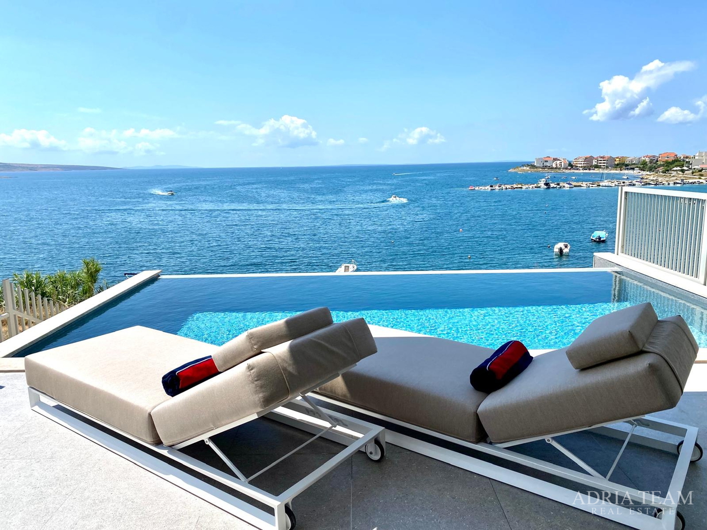 LUKSUZAN DVOETAŽNI APARTMAN, PRVI RED DO MORA, NOVOGRADNJA - POVLJANA, PAG