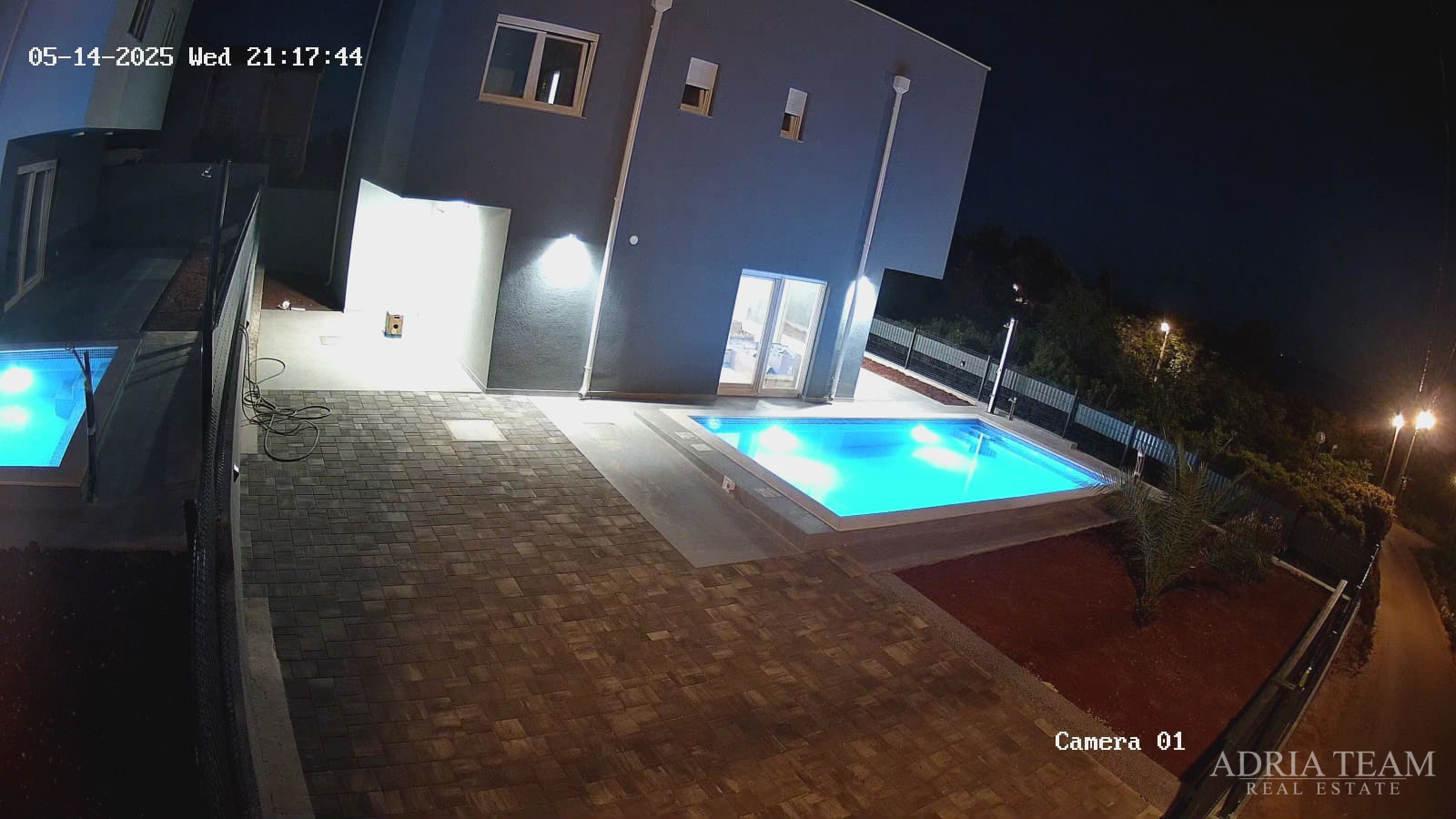 DVIJE KUĆE S BAZENOM - VIR