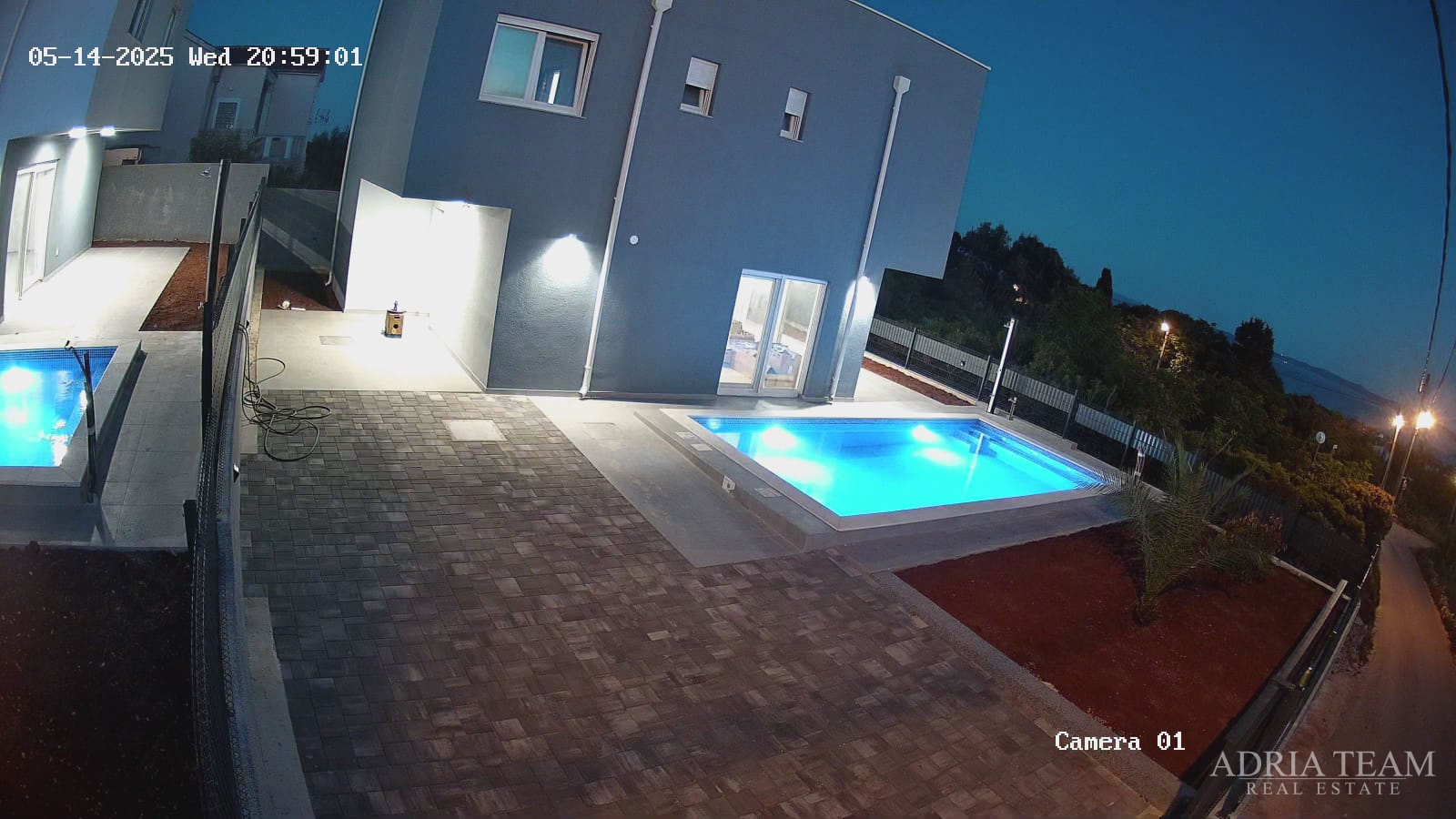 DVIJE KUĆE S BAZENOM - VIR