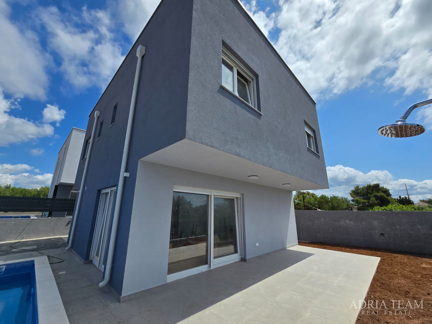 DVIJE KUĆE S BAZENOM - VIR