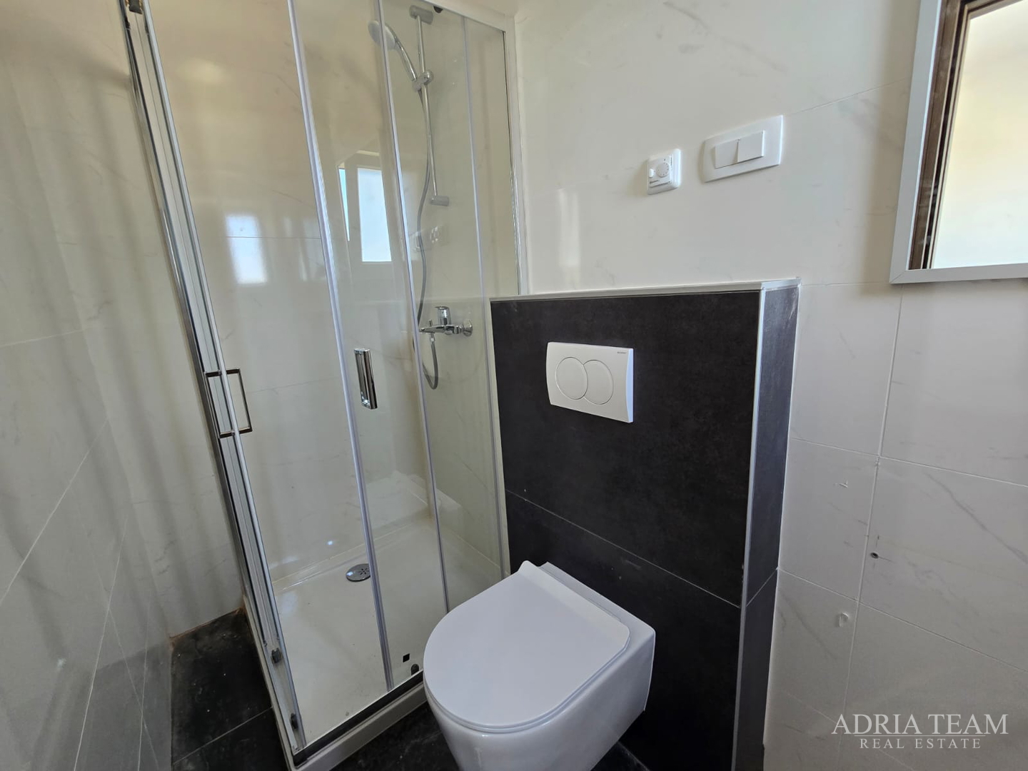 DVIJE KUĆE S BAZENOM - VIR