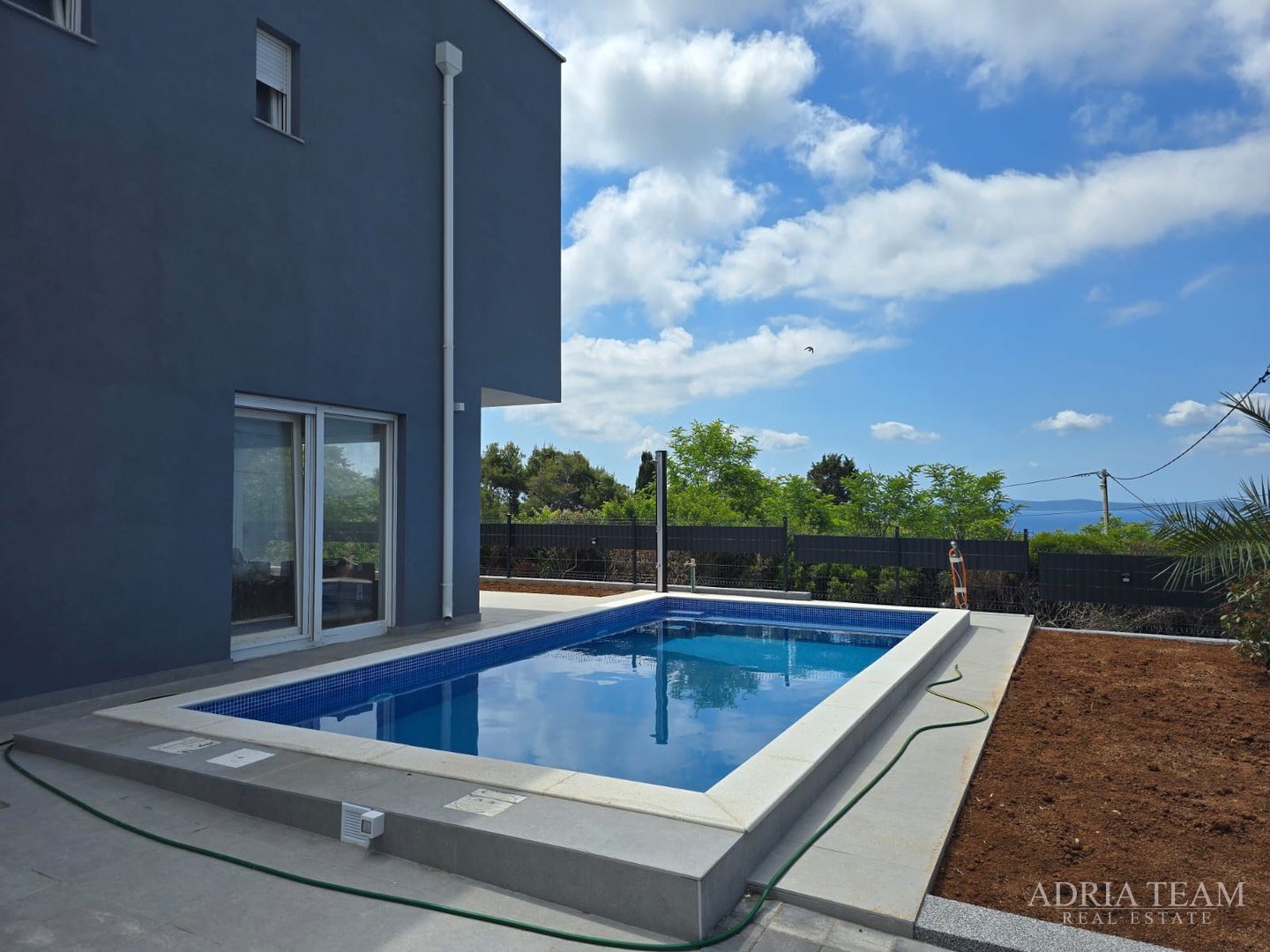 DVIJE KUĆE S BAZENOM - VIR