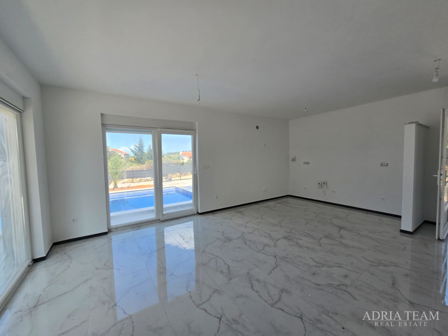 DVIJE KUĆE S BAZENOM - VIR