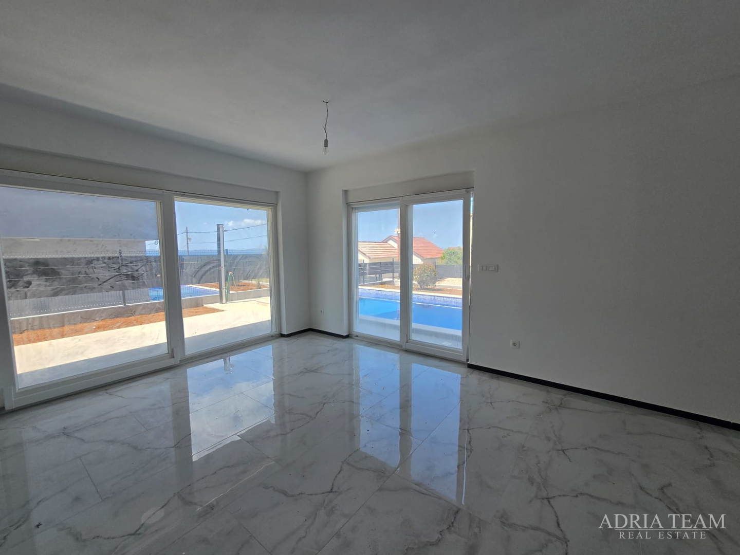 DVIJE KUĆE S BAZENOM - VIR