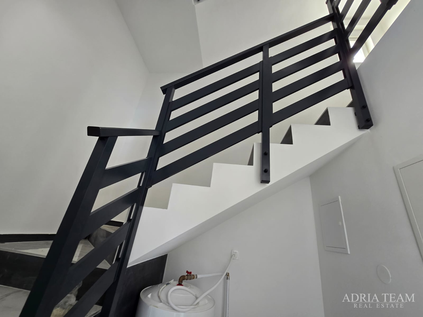 DVIJE KUĆE S BAZENOM - VIR