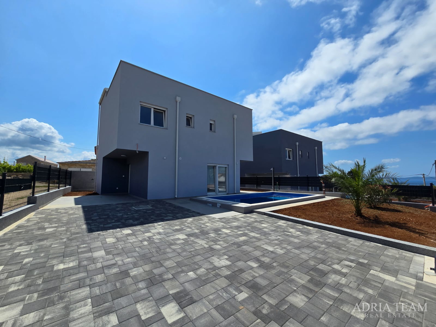 DVIJE KUĆE S BAZENOM - VIR