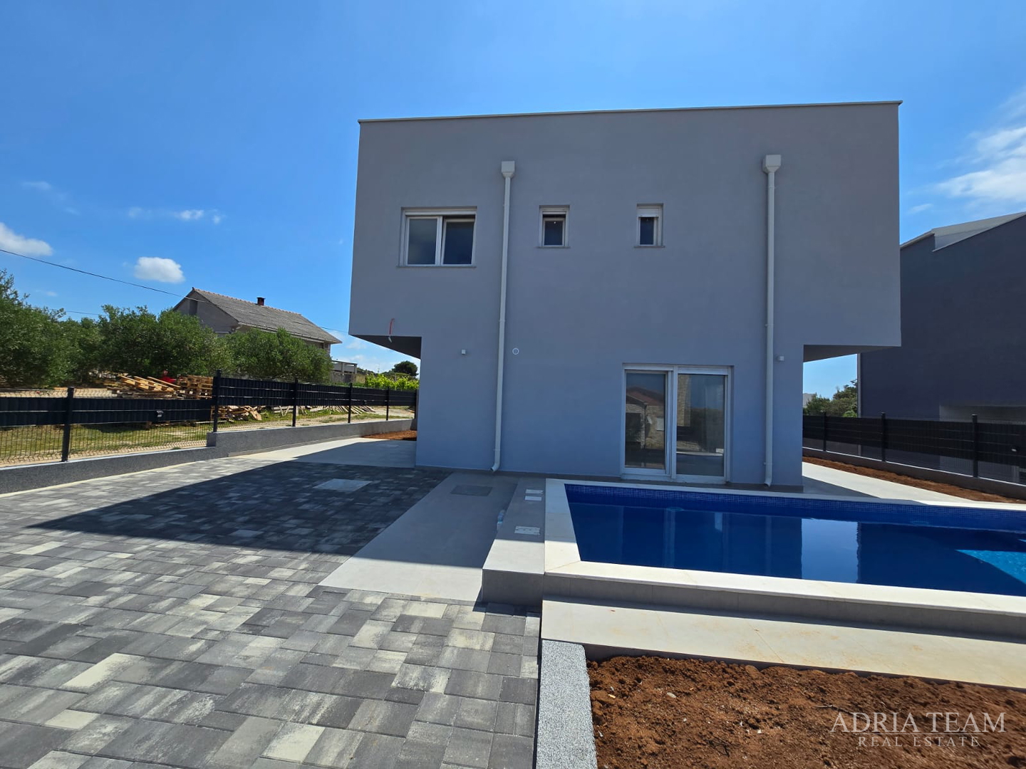 DVIJE KUĆE S BAZENOM - VIR