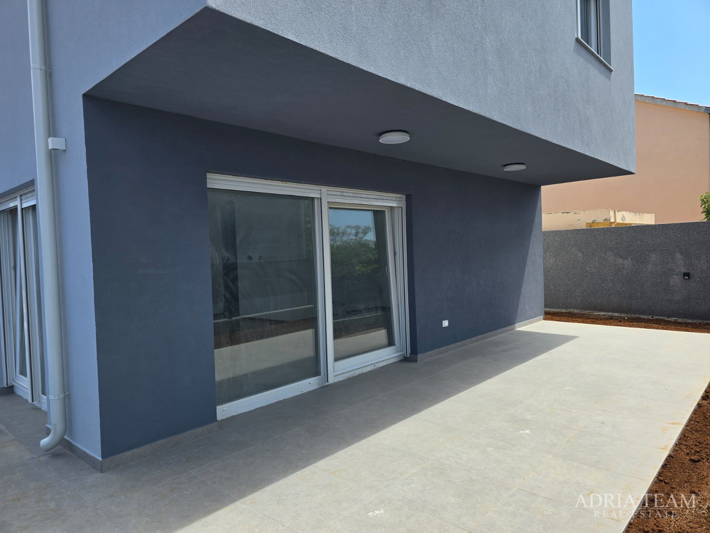 DVIJE KUĆE S BAZENOM - VIR