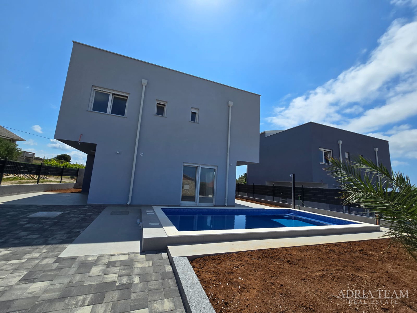 DVIJE KUĆE S BAZENOM - VIR