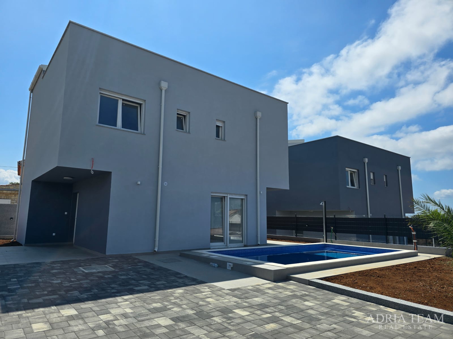 DVIJE KUĆE S BAZENOM - VIR