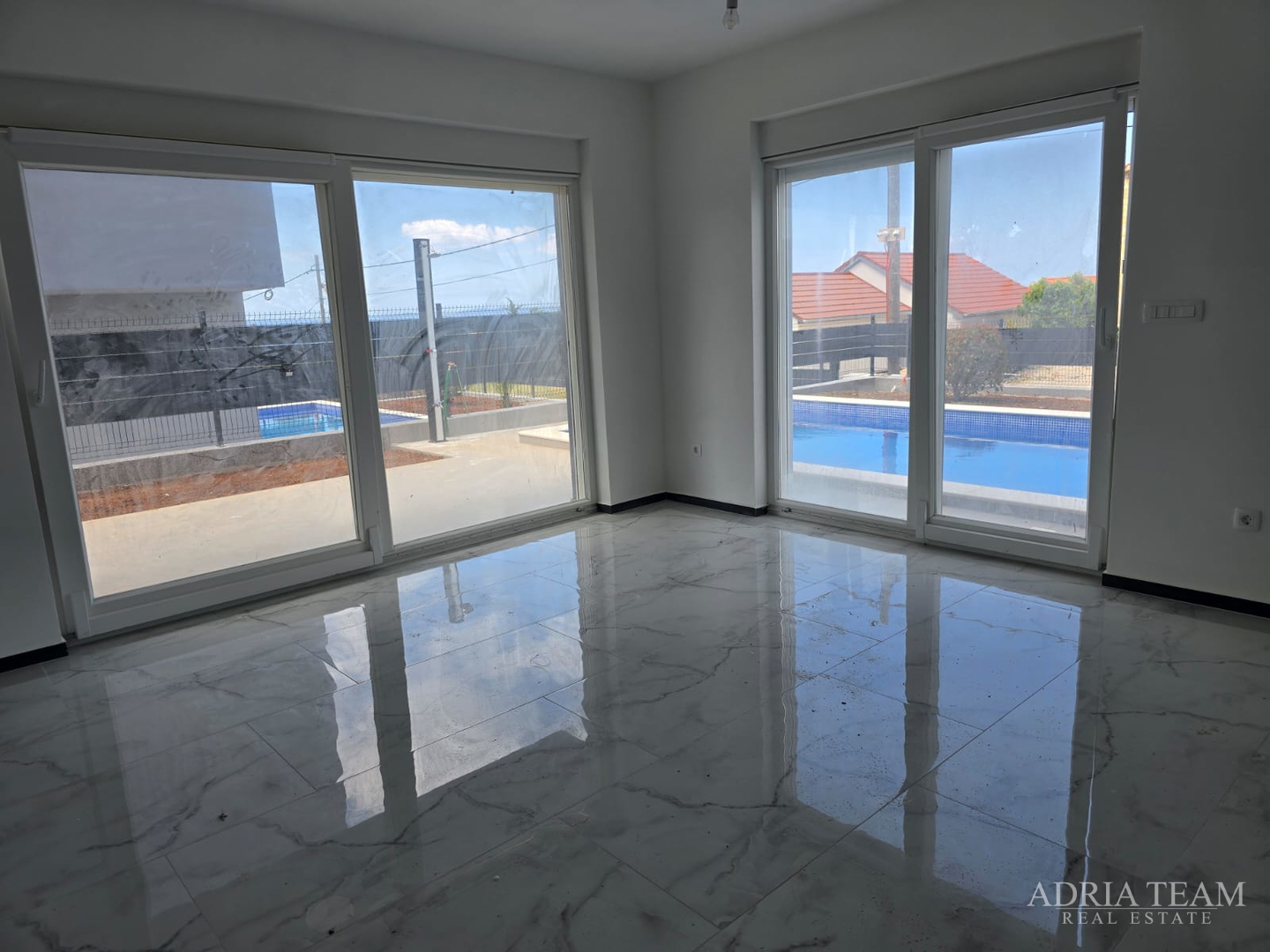 DVIJE KUĆE S BAZENOM - VIR