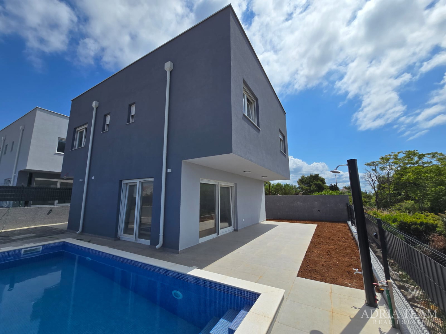 DVIJE KUĆE S BAZENOM - VIR